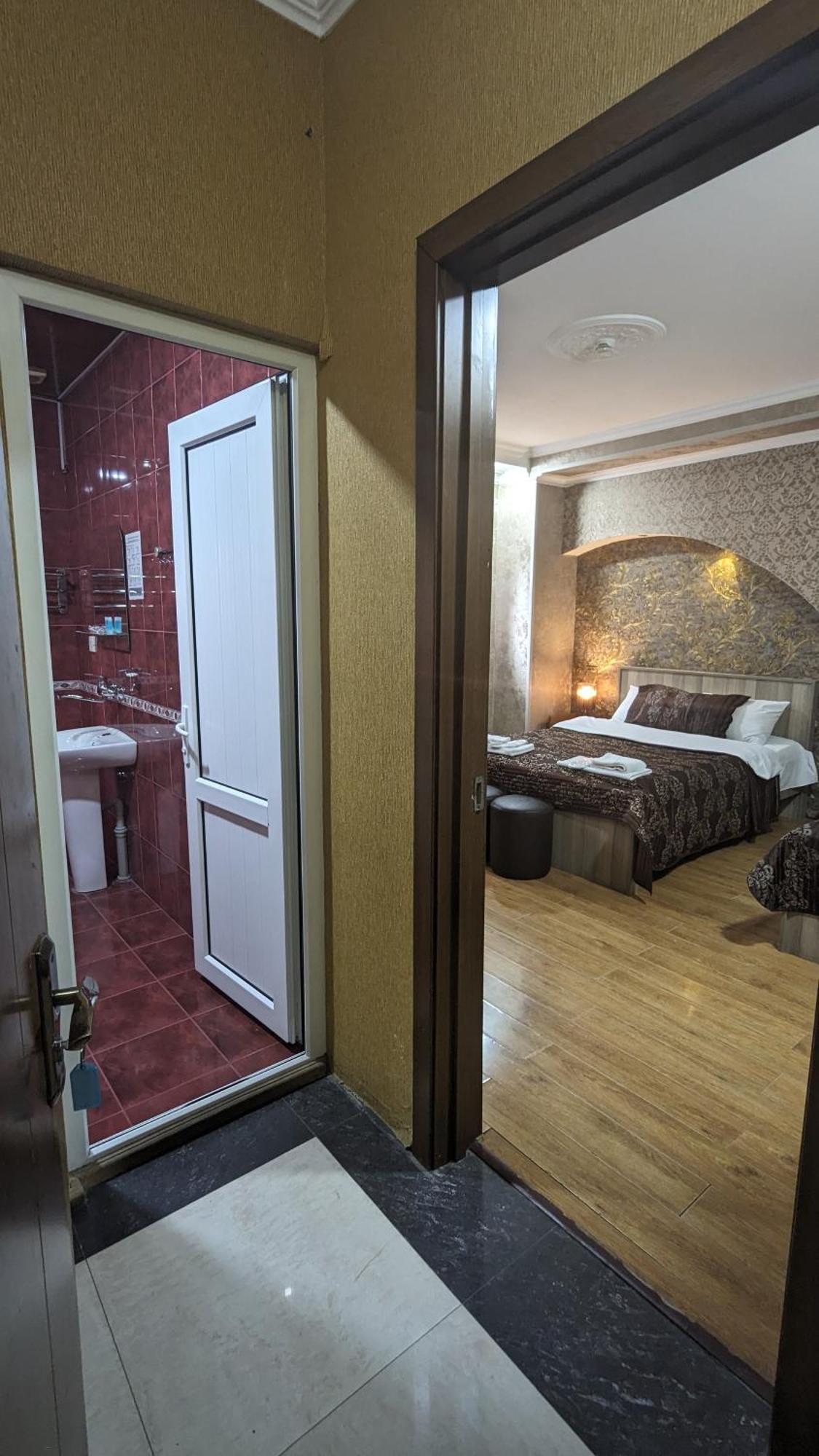 Dkd-Bridge Hotel ティビリシ エクステリア 写真